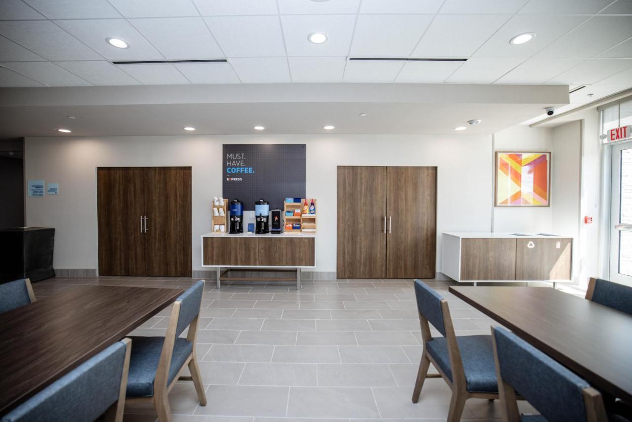 Holiday Inn Express & Suites Tampa Stadium - Airport Area By Ihg Εξωτερικό φωτογραφία