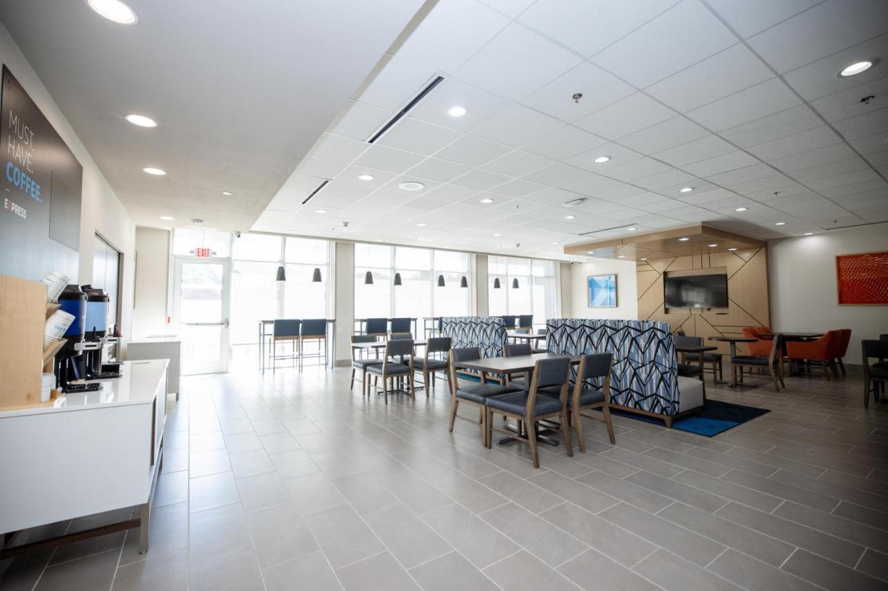 Holiday Inn Express & Suites Tampa Stadium - Airport Area By Ihg Εξωτερικό φωτογραφία