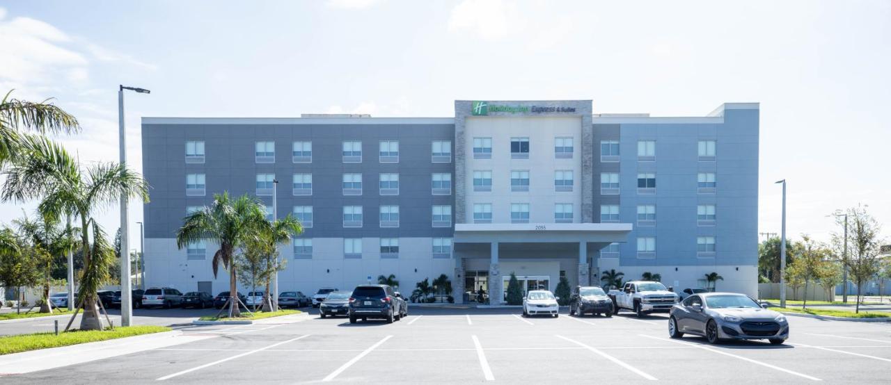 Holiday Inn Express & Suites Tampa Stadium - Airport Area By Ihg Εξωτερικό φωτογραφία
